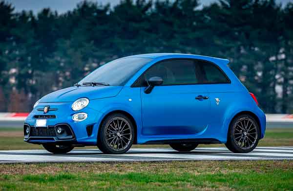 Rent a Abarth 595 Competizione Cabrio