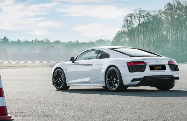 Rent a Audi R8