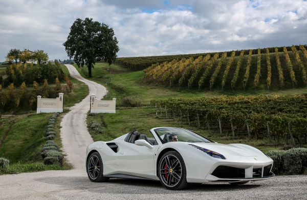 Alquila un Ferrari 488 Spider