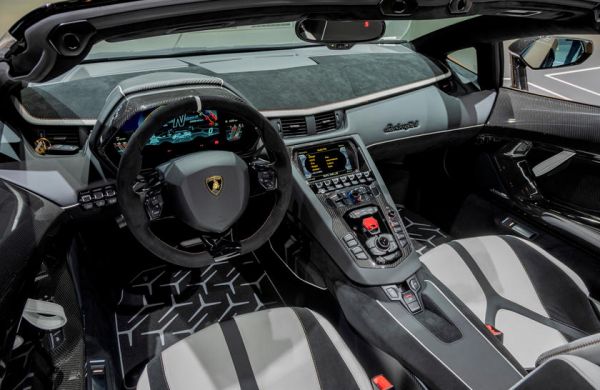 Alquila un Lamborghini Aventador S Roadster