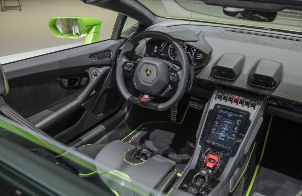 Reserva un Lamborghini Huracán Evo Spider