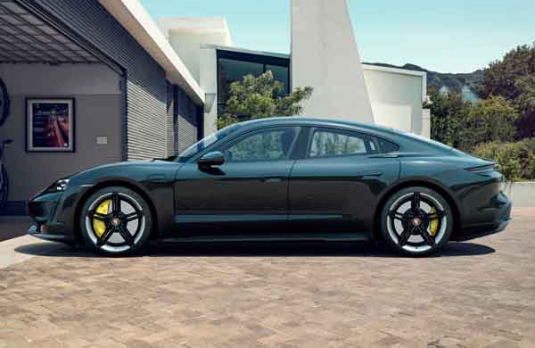 Rent a Porsche Taycan 4S